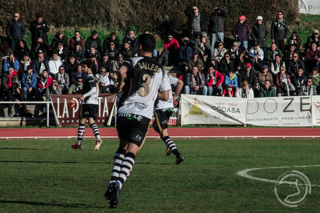 El jugador de Unionistas, David Gallego, en acción. El jugador de Unionistas, David Gallego, en acción.