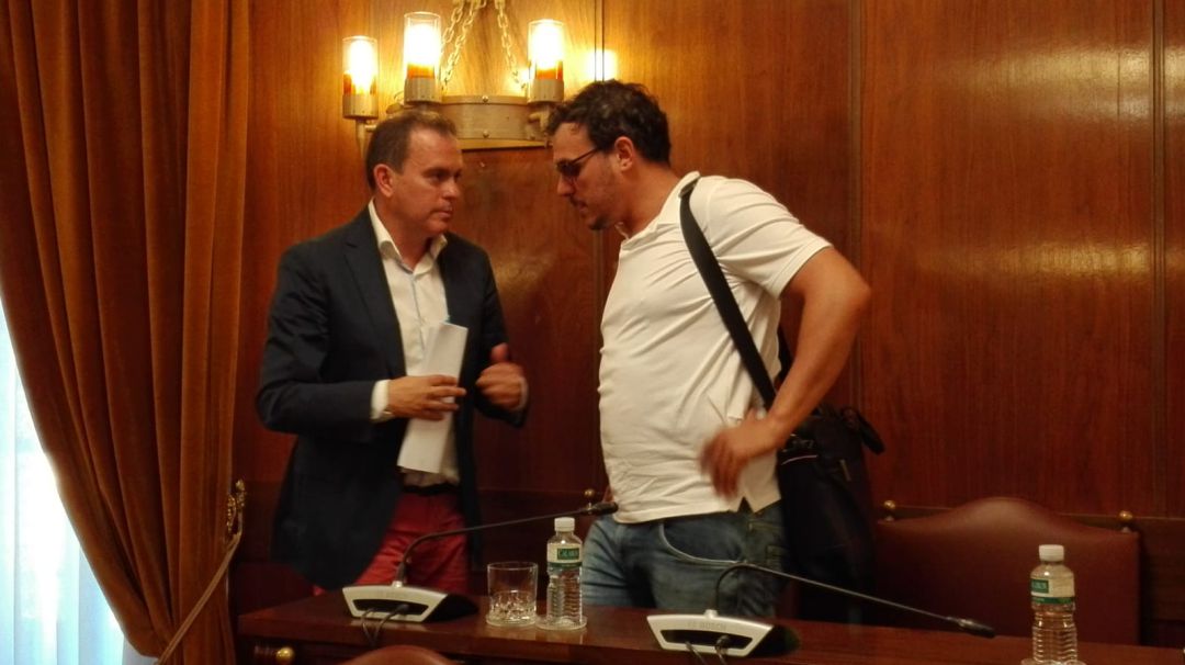 El presidente de la Diputación Provincial, Francisco Requejo, y el alcalde de Toro, Tomás del Bién, conversan en el receso de un pleno de la Dipuatción Provincial El presidente de la Diputación Provincial, Francisco Requejo, y el alcalde de Toro, Tomás del Bién, conversan en el receso de un pleno de la Dipuatción Provincial