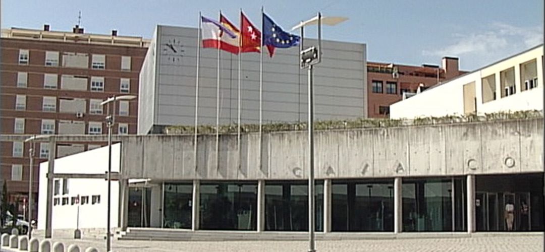 Fachada del edificio consistorial de Tres Cantos Fachada del edificio consistorial de Tres Cantos