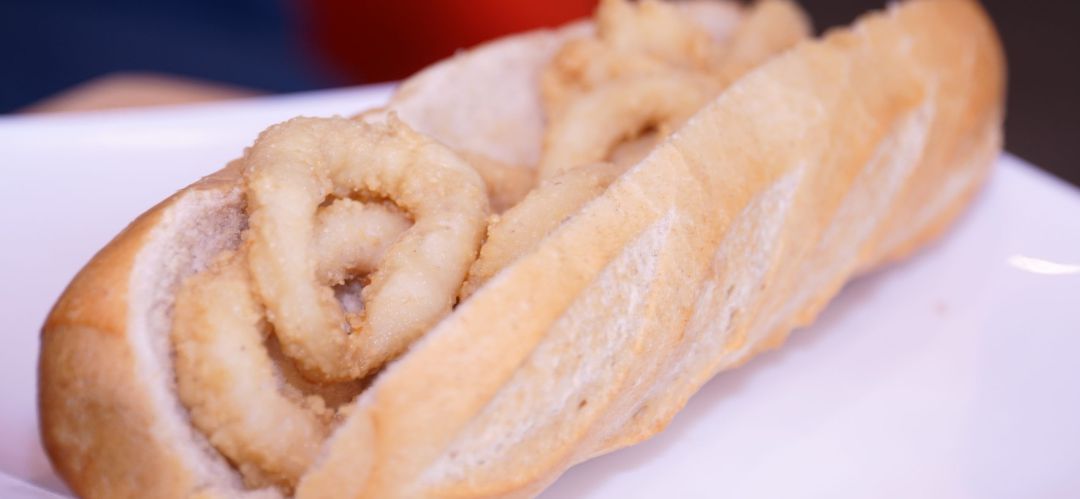 Uno de los bocadillos de calamares más famosos de Madrid Uno de los bocadillos de calamares más famosos de Madrid