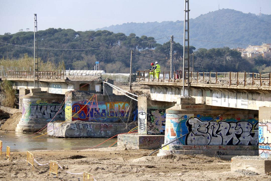 El punt de la via del tren de l'R1, entre Malgrat de Mar i Blanes, danyat pel temporal Gloria El punt de la via del tren de l'R1, entre Malgrat de Mar i Blanes, danyat pel temporal Gloria