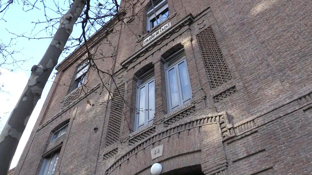 Vista de la fachada de la residencia de mayores de La Paz, de la que era interna la anciana de 99 años que falleció en Madrid el martes por coronavirus. Vista de la fachada de la residencia de mayores de La Paz, de la que era interna la anciana de 99 años que falleció en Madrid el martes por coronavirus.