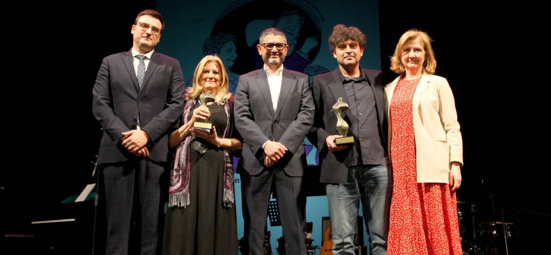 Los premiados junto al alcalde y vicealcalde Los premiados junto al alcalde y vicealcalde