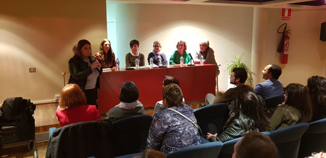 'Mujer y Cerámica' 'Mujer y Cerámica'