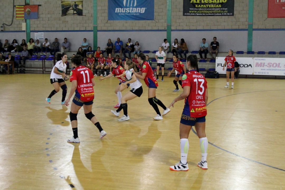 El Club Balonmano Elche sigue la estela del líder Bera Bera El Club Balonmano Elche sigue la estela del líder Bera Bera
