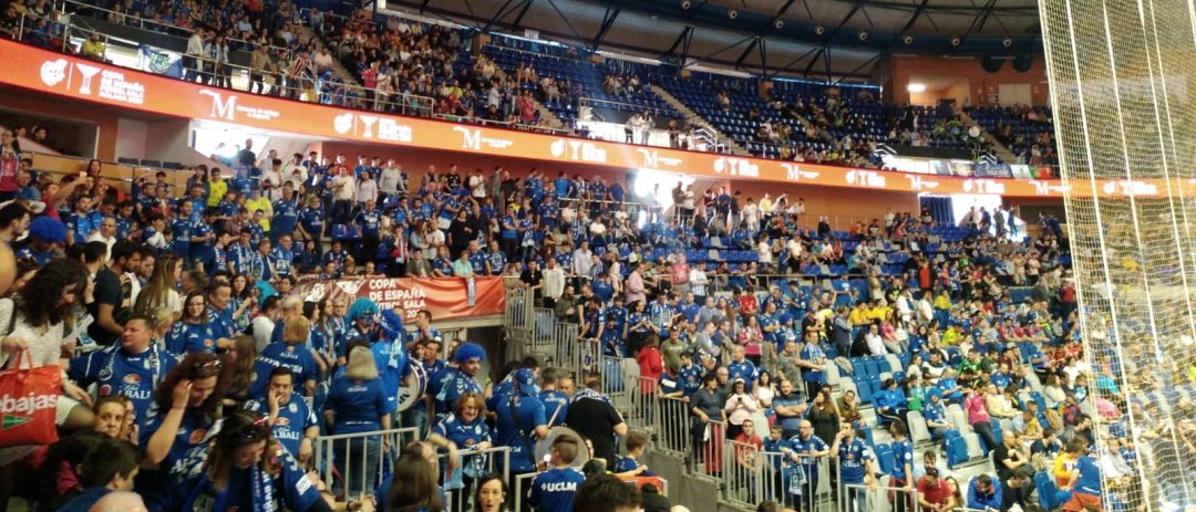 Cerca de 3.000 aficionados han arropado al Viña Albali Valdepeñas, en la semifinal de la Copa de España Cerca de 3.000 aficionados han arropado al Viña Albali Valdepeñas, en la semifinal de la Copa de España