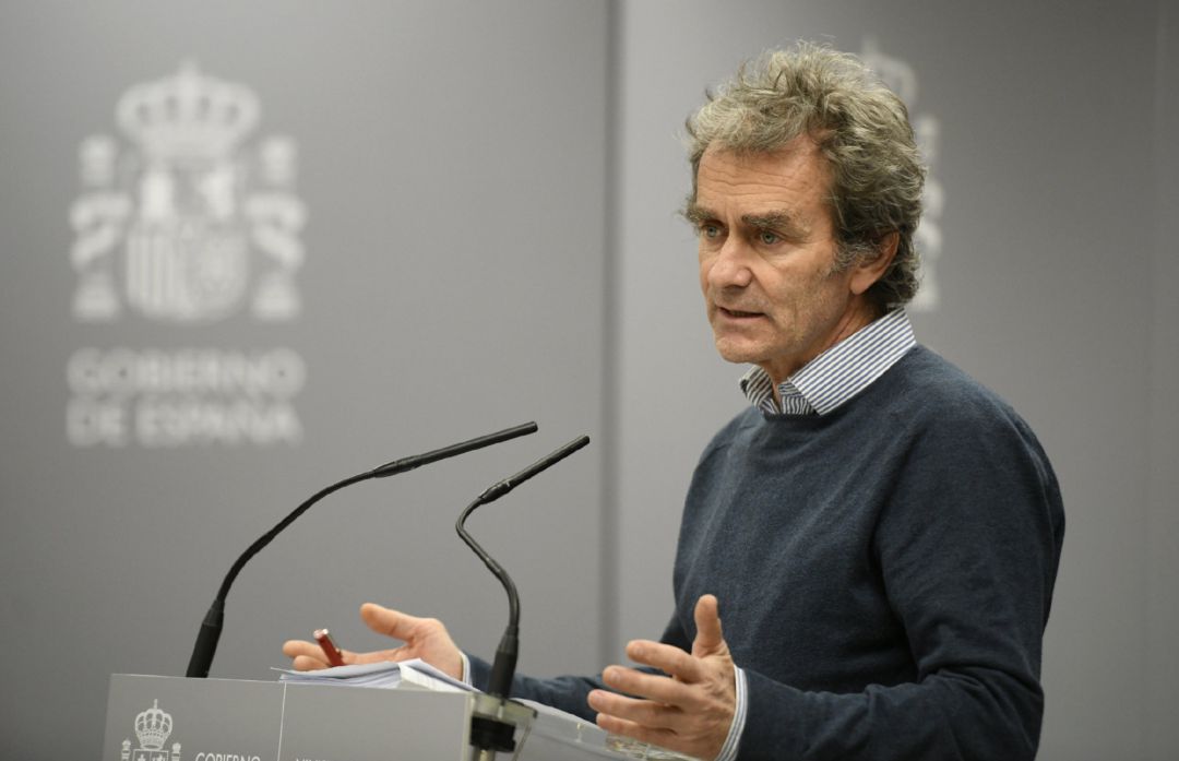 El director del Centro de Coordinación de Alertas y Emergencias Sanitarias (Ccaes), Fernando Simón, interviene en la rueda de prensa para informar sobre la situación del Coronavirus en España tras confirmarse 3 muertes y 245 casos, en el Ministerio de San El director del Centro de Coordinación de Alertas y Emergencias Sanitarias (Ccaes), Fernando Simón, interviene en la rueda de prensa para informar sobre la situación del Coronavirus en España tras confirmarse 3 muertes y 245 casos, en el Ministerio de San