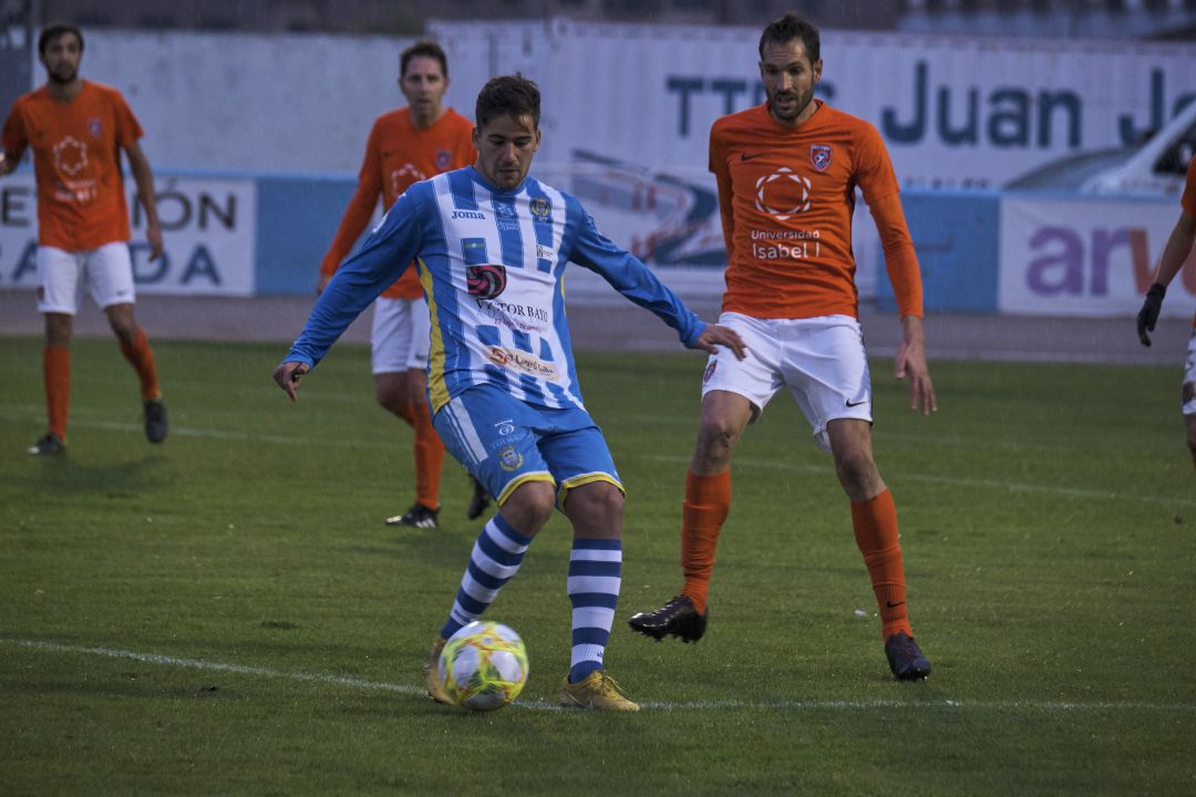El delantero talaverano, Fran Adeva, es el pichichi blanquiazul con 13 goles. El delantero talaverano, Fran Adeva, es el pichichi blanquiazul con 13 goles.