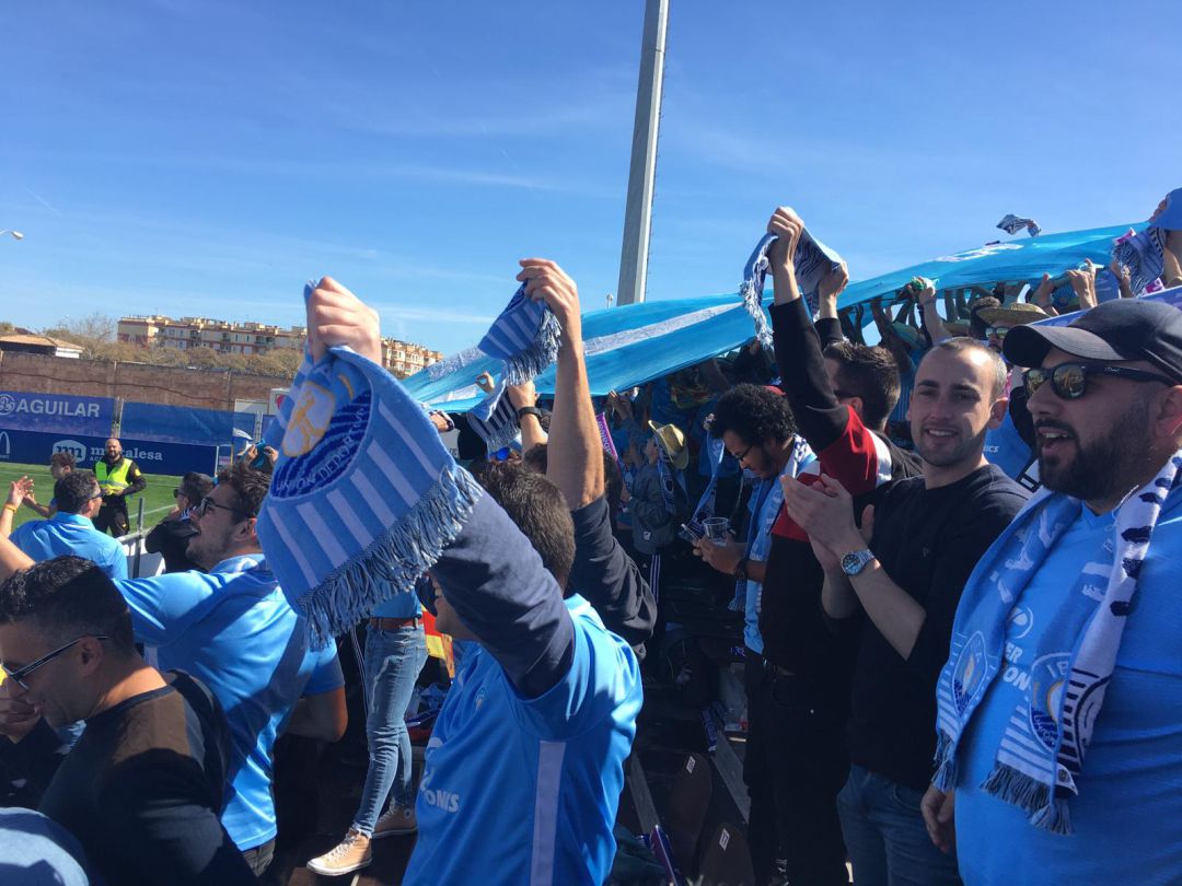 Aficionados de la UD celebrando la victoria. Aficionados de la UD celebrando la victoria.