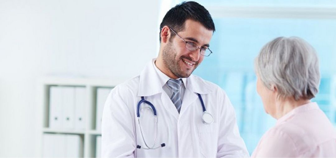 Mujer con problema de salud mental en el médico Mujer con problema de salud mental en el médico