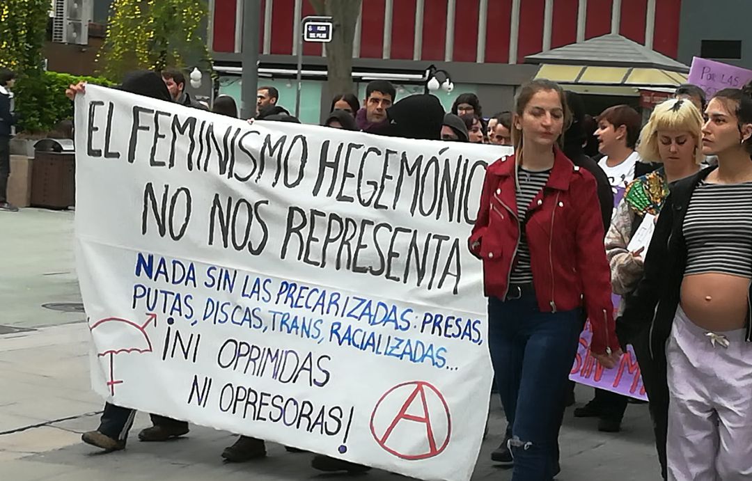 La manifestación de jóvenes a su paso por la Plaza del Pilar La manifestación de jóvenes a su paso por la Plaza del Pilar