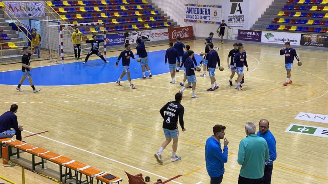 Los jugadores de Trops Málaga durante uno de sus encuentros de liga. Los jugadores de Trops Málaga durante uno de sus encuentros de liga.