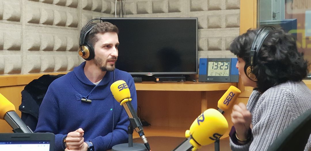 Daniel y Bea en los estudios de Radio Asturias Daniel y Bea en los estudios de Radio Asturias