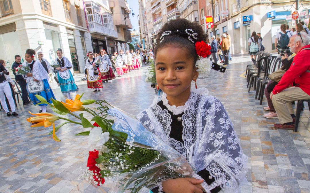 Desfile y ofrenda floral a la Virgen de la Caridad. Desfile y ofrenda floral a la Virgen de la Caridad.