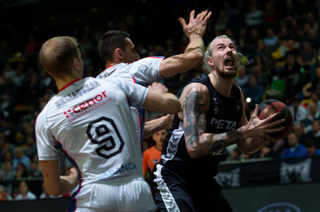 El pívot del Bilbao Basket, Ondrej Balvin, fue una pesadilla para el Obra El pívot del Bilbao Basket, Ondrej Balvin, fue una pesadilla para el Obra