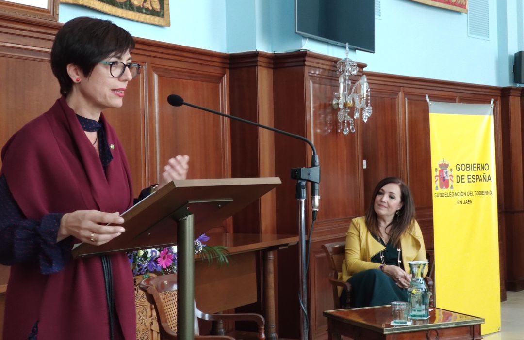 La directora general de la Guardia Civil, María Gámez, durante su discurso. Al fondo, la subdelegada del Gobierno, Catalina Madueño. La directora general de la Guardia Civil, María Gámez, durante su discurso. Al fondo, la subdelegada del Gobierno, Catalina Madueño.