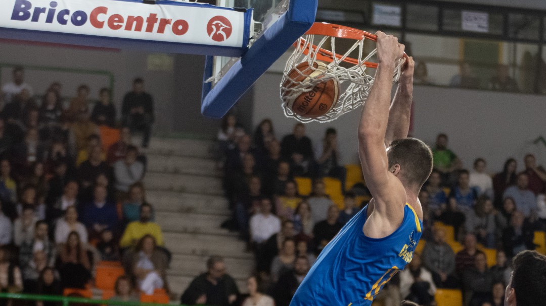 El COB suma su quinta derrota consecutiva ante Cáceres