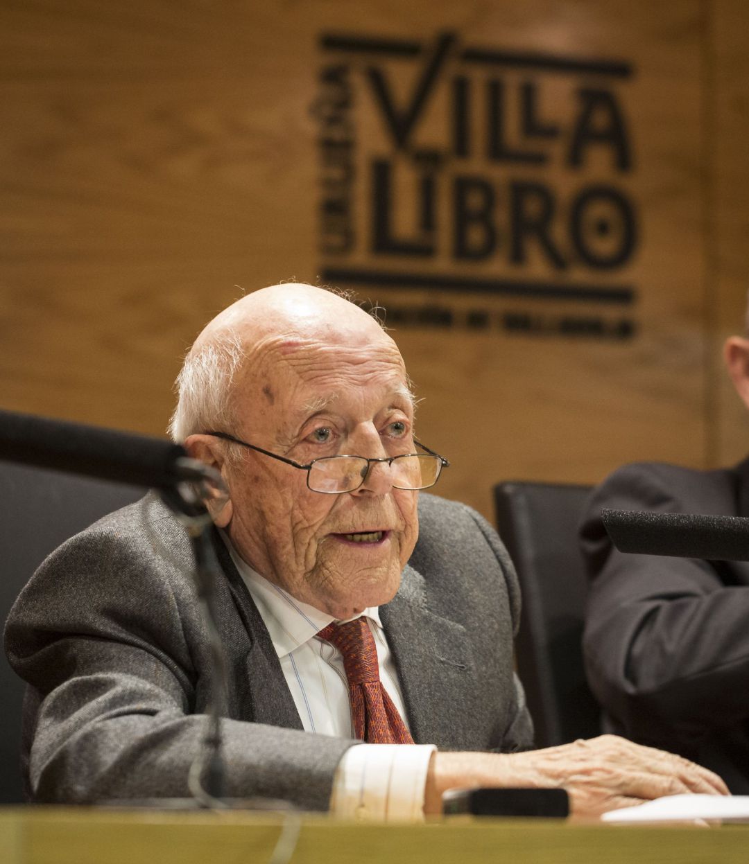 Jiménez Lozano en la Villa del Libro. Archivo Jiménez Lozano en la Villa del Libro. Archivo