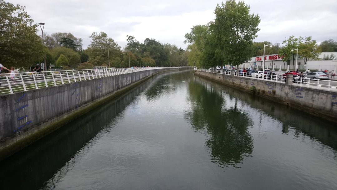 Imagen del río Piles a su paso por la Feria de Muestras. Imagen del río Piles a su paso por la Feria de Muestras.