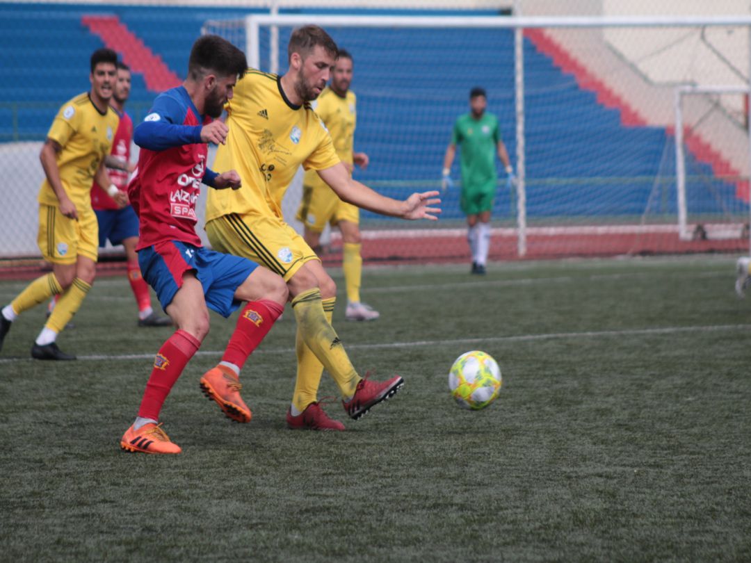 Un momento del partido UD Lanzarote-Atlético Unión Güimar de la primera vuelta en la Ciudad Deportiva. Un momento del partido UD Lanzarote-Atlético Unión Güimar de la primera vuelta en la Ciudad Deportiva.