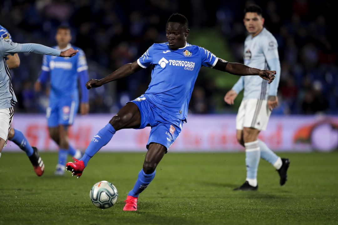 Djené controla un balón durante el partido del pasado sábado. Djené controla un balón durante el partido del pasado sábado.