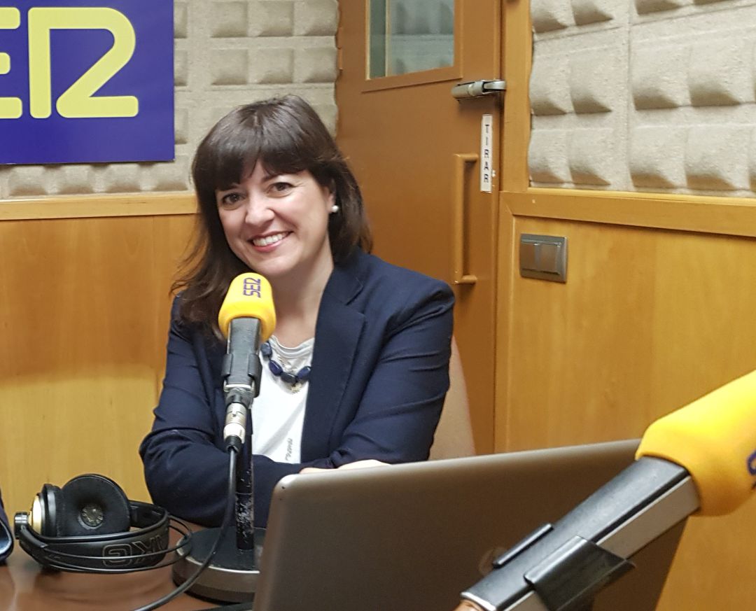 Guillermina Bastida en los estudios de Radio Asturias Guillermina Bastida en los estudios de Radio Asturias