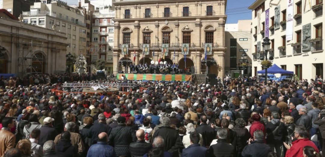 Imagen de la Plaza Mayor de Castelló durante las fiestas de la Magdalena Imagen de la Plaza Mayor de Castelló durante las fiestas de la Magdalena