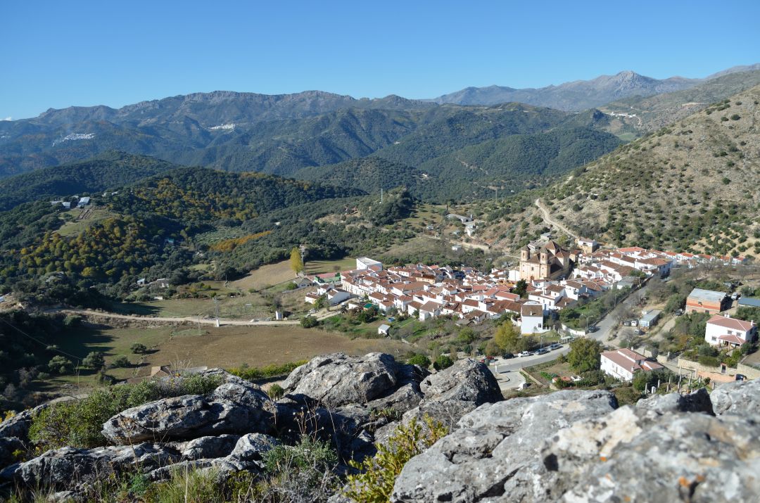 Vista del entorno de Alpandeire Vista del entorno de Alpandeire