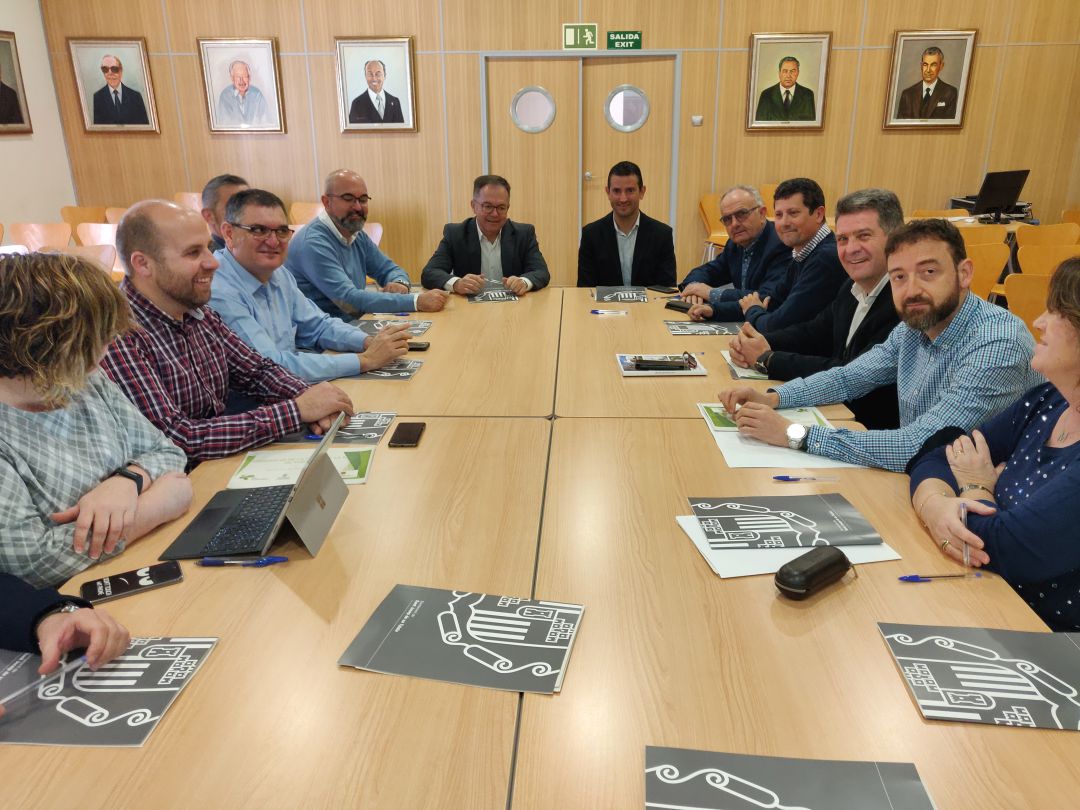 Reunión entre los dos ayuntamientos implicados Reunión entre los dos ayuntamientos implicados