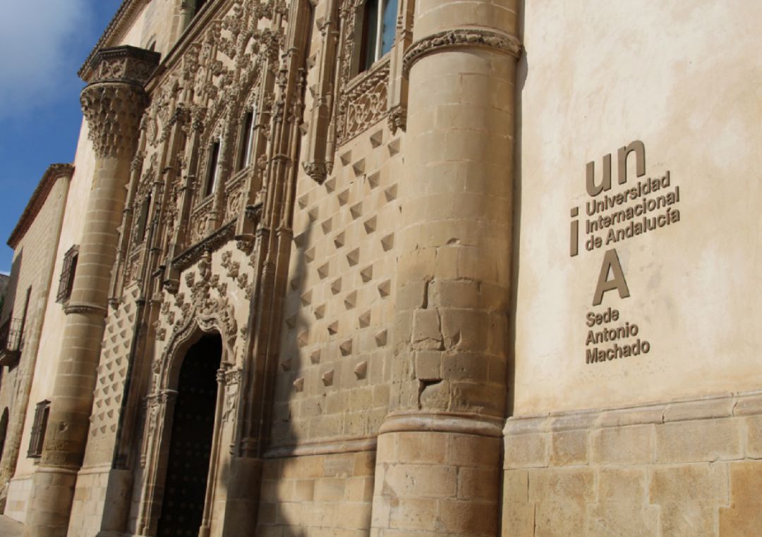 Fachada de la sede de la UNIA de Baeza. Fachada de la sede de la UNIA de Baeza.