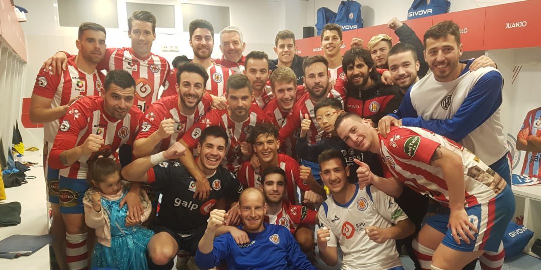 Los jugadores del Torredonjimeno celebran el triunfo ante el CD Ejido 2012. Los jugadores del Torredonjimeno celebran el triunfo ante el CD Ejido 2012.