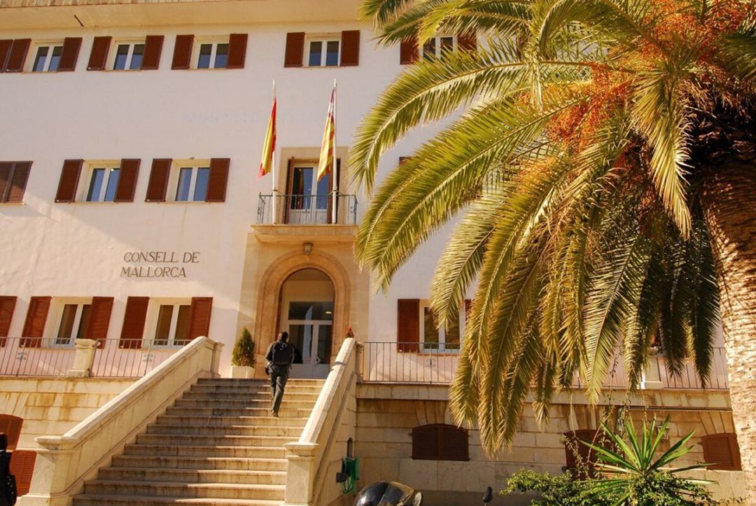 Este martes se ha formado una comisión de expertos para valorar y analizar los abusos a menores tutelados por el Consell de Mallorca. Este martes se ha formado una comisión de expertos para valorar y analizar los abusos a menores tutelados por el Consell de Mallorca.