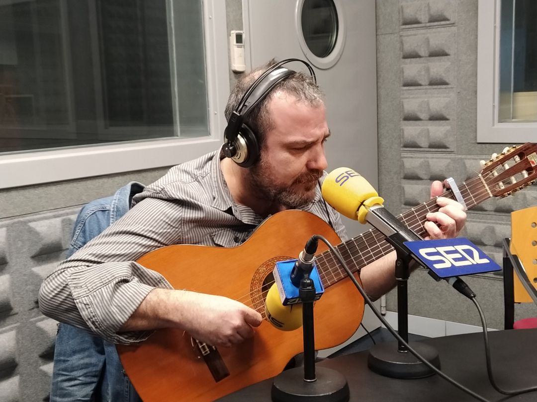 Eladio actuando en Hoy por Hoy Vigo Eladio actuando en Hoy por Hoy Vigo