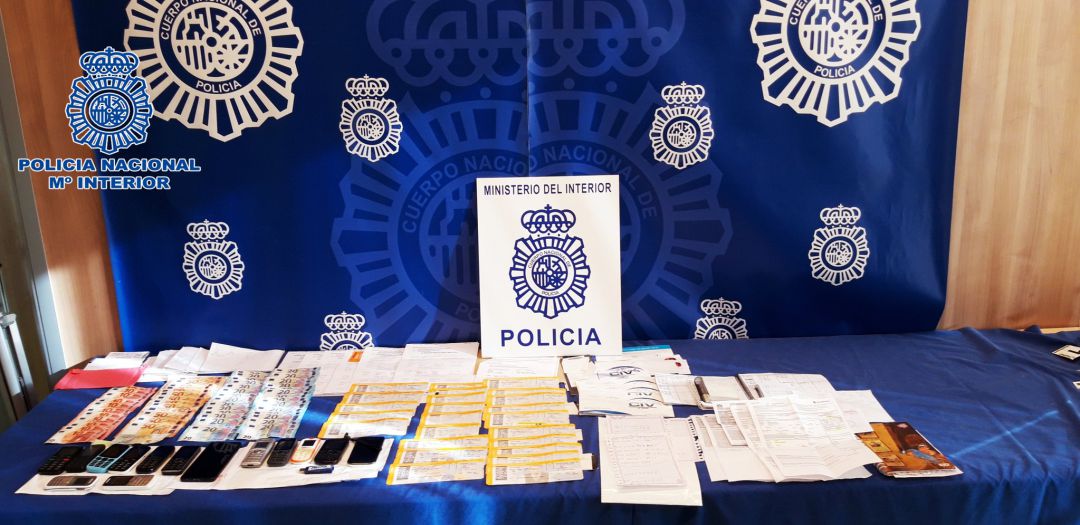 Material incautado en el registro del domicilio de la detenida Material incautado en el registro del domicilio de la detenida