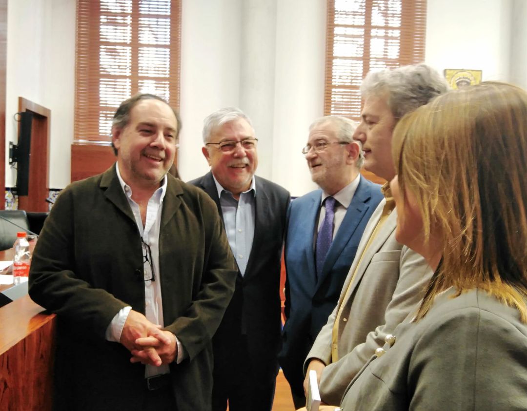 Los autores del libro ¿Cómo vota el electorado murciano?, Juan José García Escribano e Ismael Crespo, minutos antes de su presentación Los autores del libro ¿Cómo vota el electorado murciano?, Juan José García Escribano e Ismael Crespo, minutos antes de su presentación