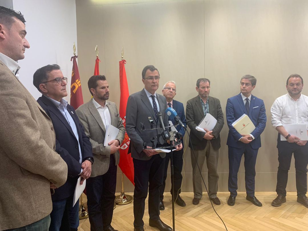 El alcalde de Murcia, José Ballesta, comparece junto a la corporación municipal para explicar las nuevas medidas de contención del coronavirus de Wuhan El alcalde de Murcia, José Ballesta, comparece junto a la corporación municipal para explicar las nuevas medidas de contención del coronavirus de Wuhan