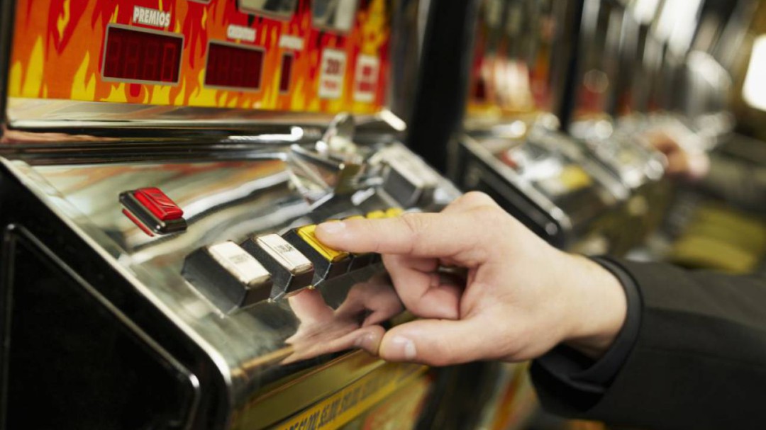 El Gobierno foral no permitirá instalar nuevas máquinas de juego en locales de hostelería durante seis meses