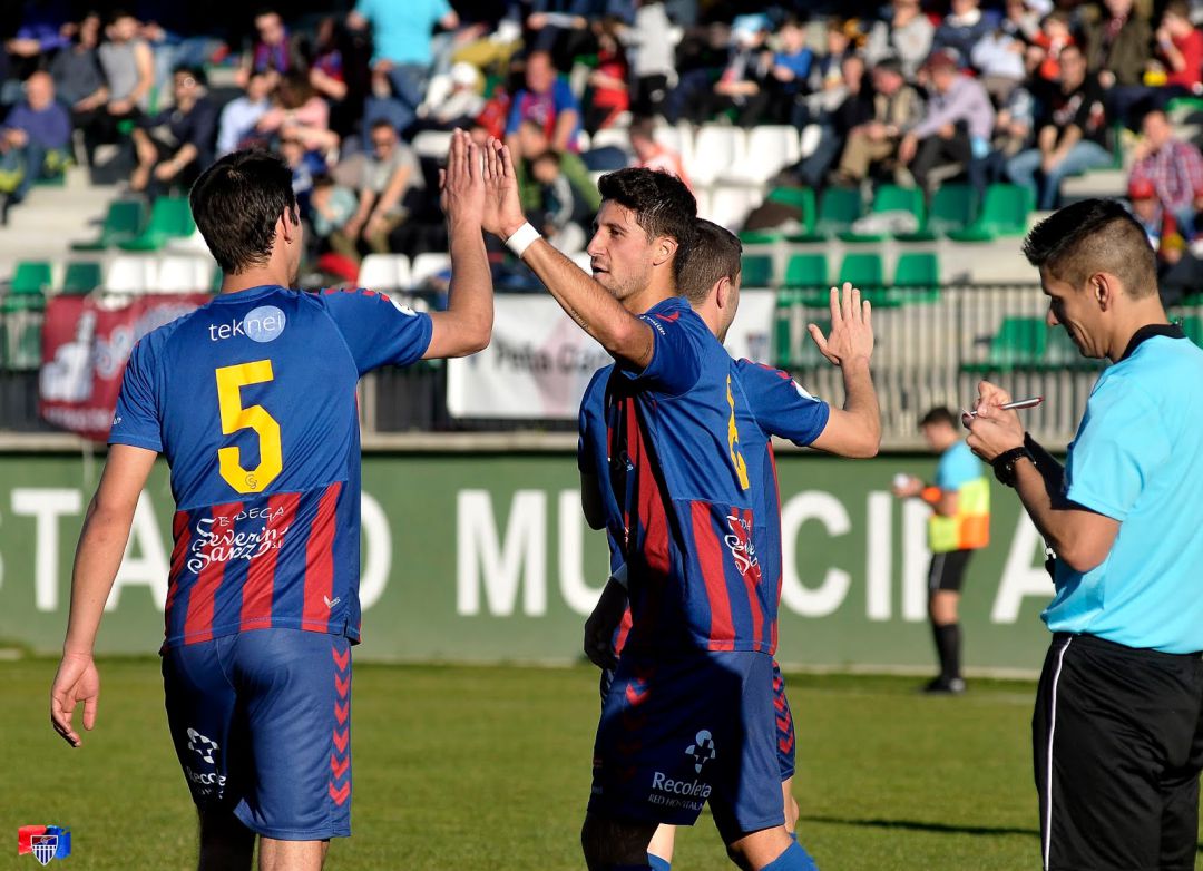Pedro Astray celebra un gol de la Segoviana Pedro Astray celebra un gol de la Segoviana