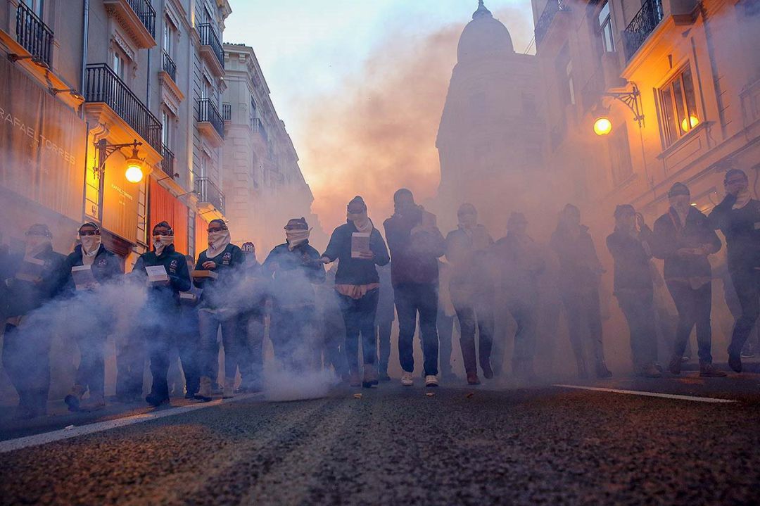 Pirotécnicos lamentan el aplazamiento de Fallas, un "gran golpe" para el sector: "El desánimo es total" Pirotécnicos lamentan el aplazamiento de Fallas, un "gran golpe" para el sector: "El desánimo es total"