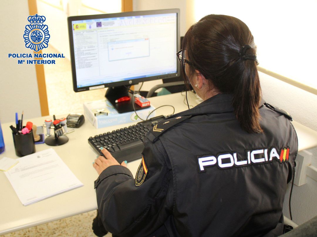 La Policía Nacional trabajando contra delitos cibernéticos
La Policía Nacional trabajando contra delitos cibernéticos