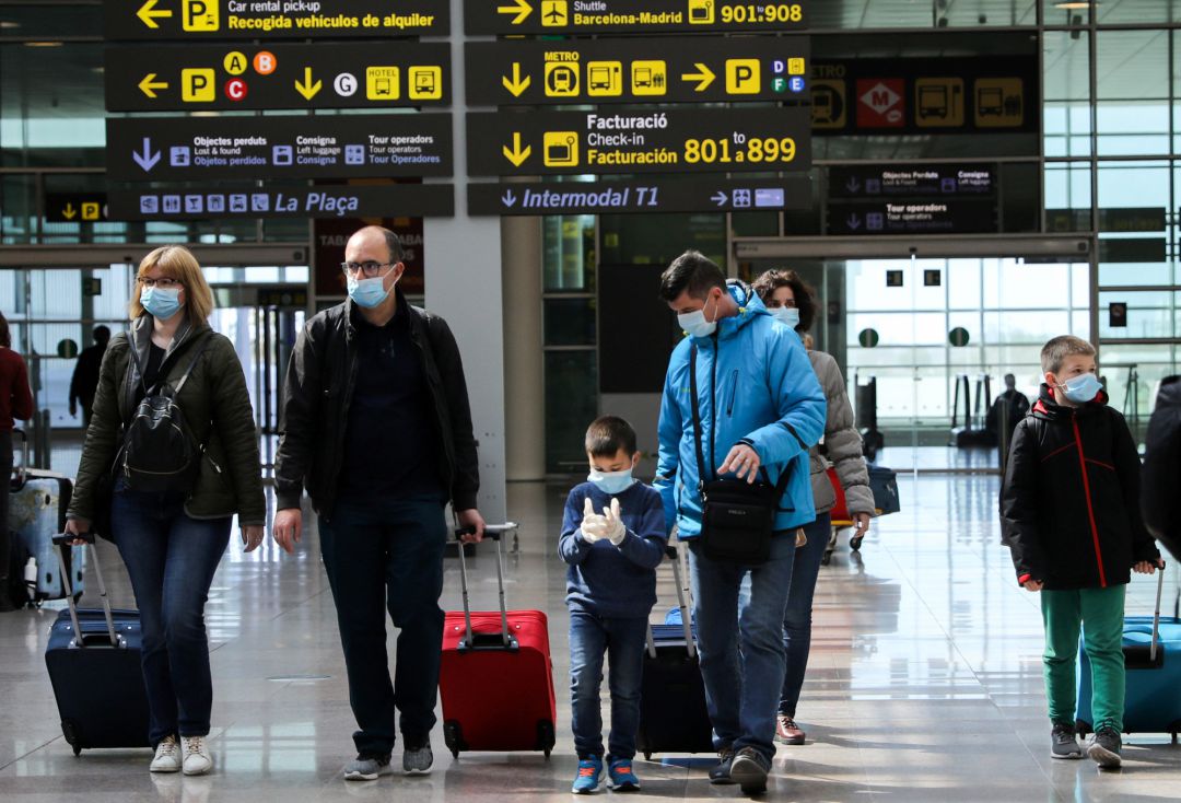 Familia en el Aeropuerto del Prat Familia en el Aeropuerto del Prat