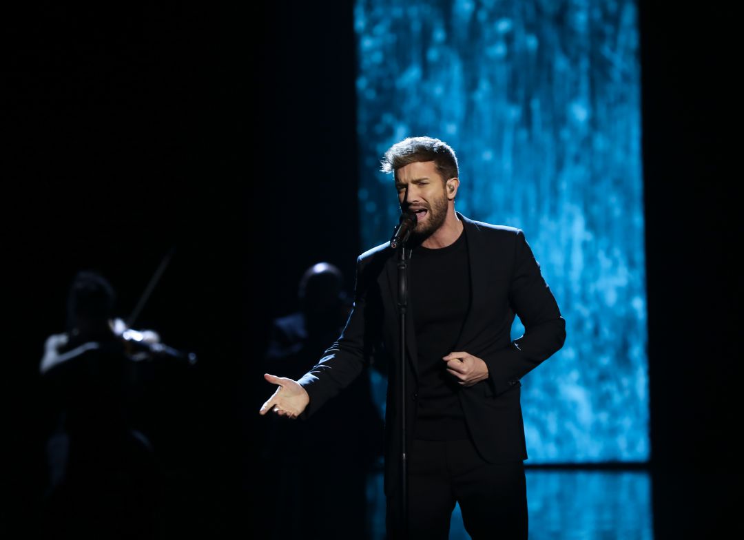 Pablo Alborán en un concierto. Pablo Alborán en un concierto.