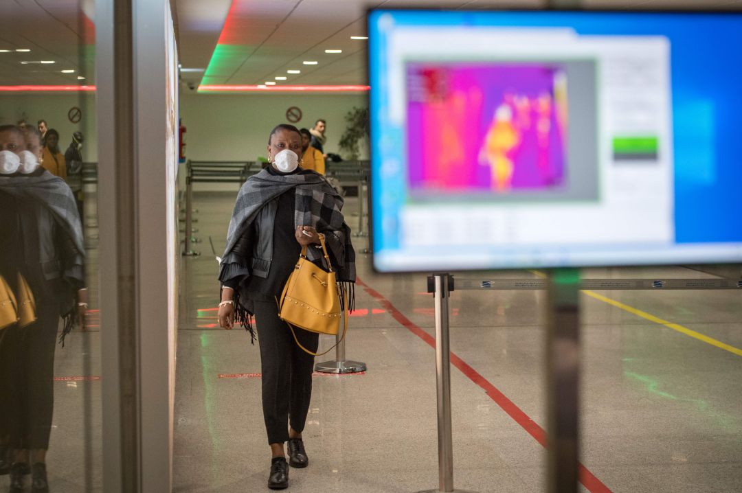 Control de temperatura en un aeropuerto. Control de temperatura en un aeropuerto.