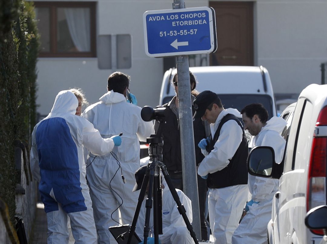 El presunto asesino, Faustino, de 60 años, fue localizado tras cometer el doble crimen en unos trasteros de Portugalete, en estado seminconsciente El presunto asesino, Faustino, de 60 años, fue localizado tras cometer el doble crimen en unos trasteros de Portugalete, en estado seminconsciente