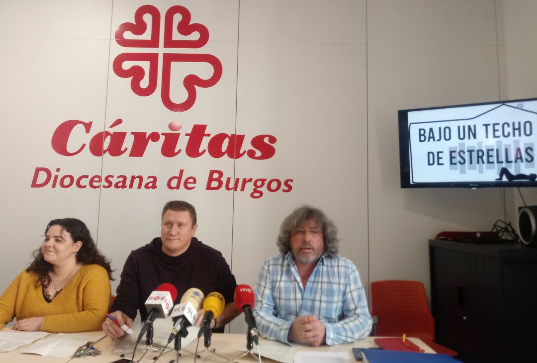 De izda a dcha: Sara Castro, educadora, David Alonso, técnico de Cáritas y Fermín González, delegado de Pastoral Penitenciaria De izda a dcha: Sara Castro, educadora, David Alonso, técnico de Cáritas y Fermín González, delegado de Pastoral Penitenciaria