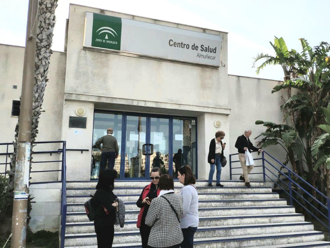 El centro de salud de Almuñécar (Granada), cerrado este día 12 de marzo tras detectarse varios casos de sanitarios con coronavirus El centro de salud de Almuñécar (Granada), cerrado este día 12 de marzo tras detectarse varios casos de sanitarios con coronavirus