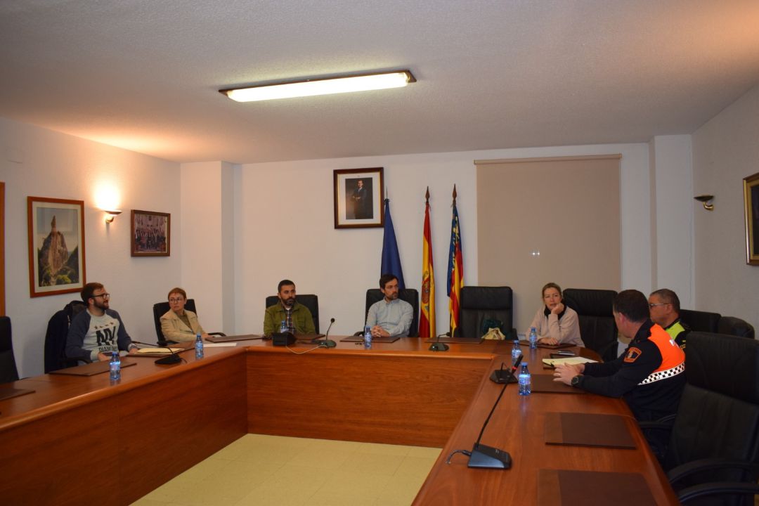 Reunión de urgencia en el ayuntamiento de El Poble Nou ante la alerta sanitaria. Reunión de urgencia en el ayuntamiento de El Poble Nou ante la alerta sanitaria.