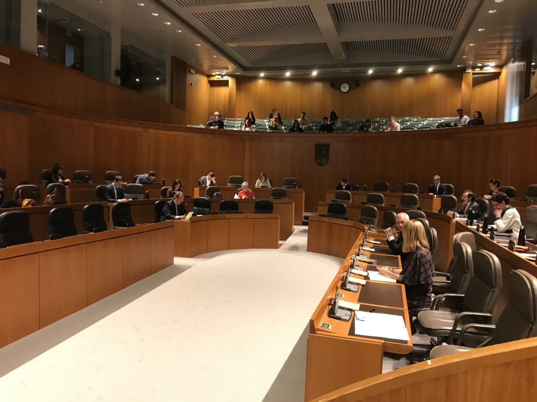 La mayoría de los diputados siguen el pleno de las Cortes de Aragón por streaming. La mayoría de los diputados siguen el pleno de las Cortes de Aragón por streaming.