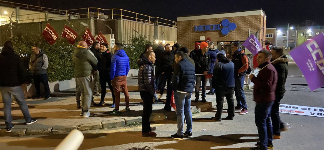Los sindicatos aseguran que se ha paralizado la producción durante la jornada de huelga Los sindicatos aseguran que se ha paralizado la producción durante la jornada de huelga