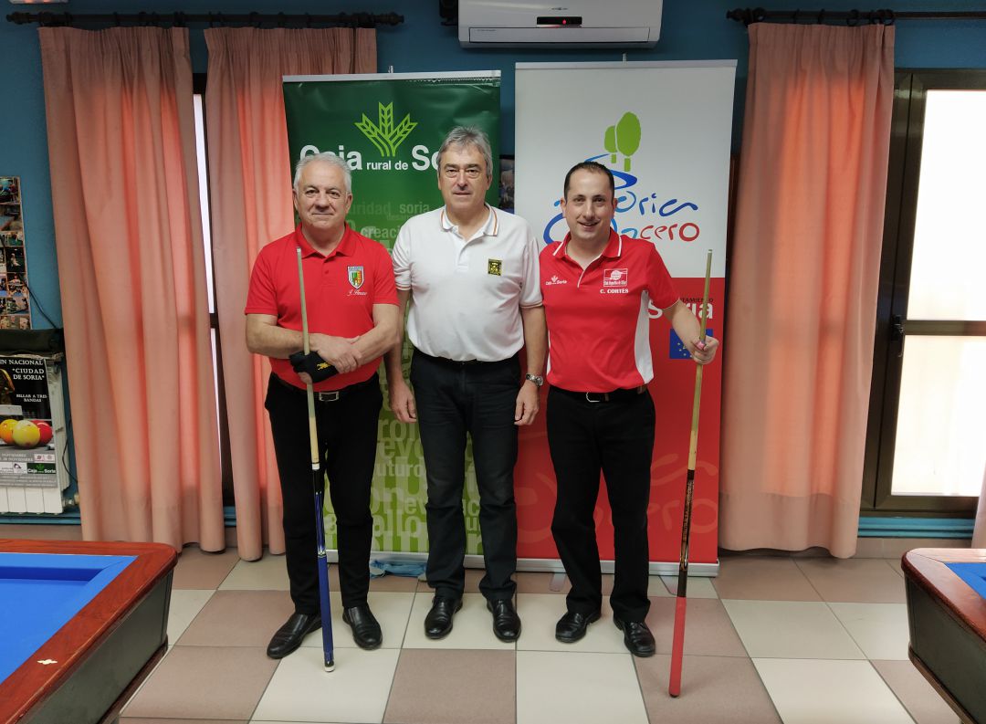 Jesús Ángel De Miguel flanqueado por Javier Herrero (CB Valladolid) y Carlos Cortés (CA Numancia), en el Ranking Regional de la pasada semana. Jesús Ángel De Miguel flanqueado por Javier Herrero (CB Valladolid) y Carlos Cortés (CA Numancia), en el Ranking Regional de la pasada semana.